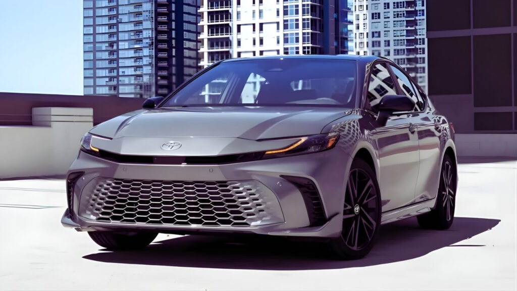 Toyota Camry 2026: el sedán renovado que eleva estilo y eficiencia